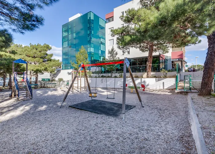 Bb לינה וארוחת בוקר 4*